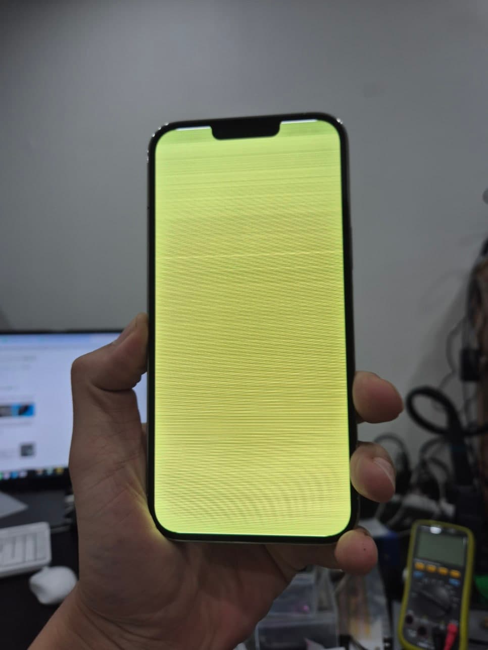 iPhone 13 Pro Max 액정 교체 수리 사진