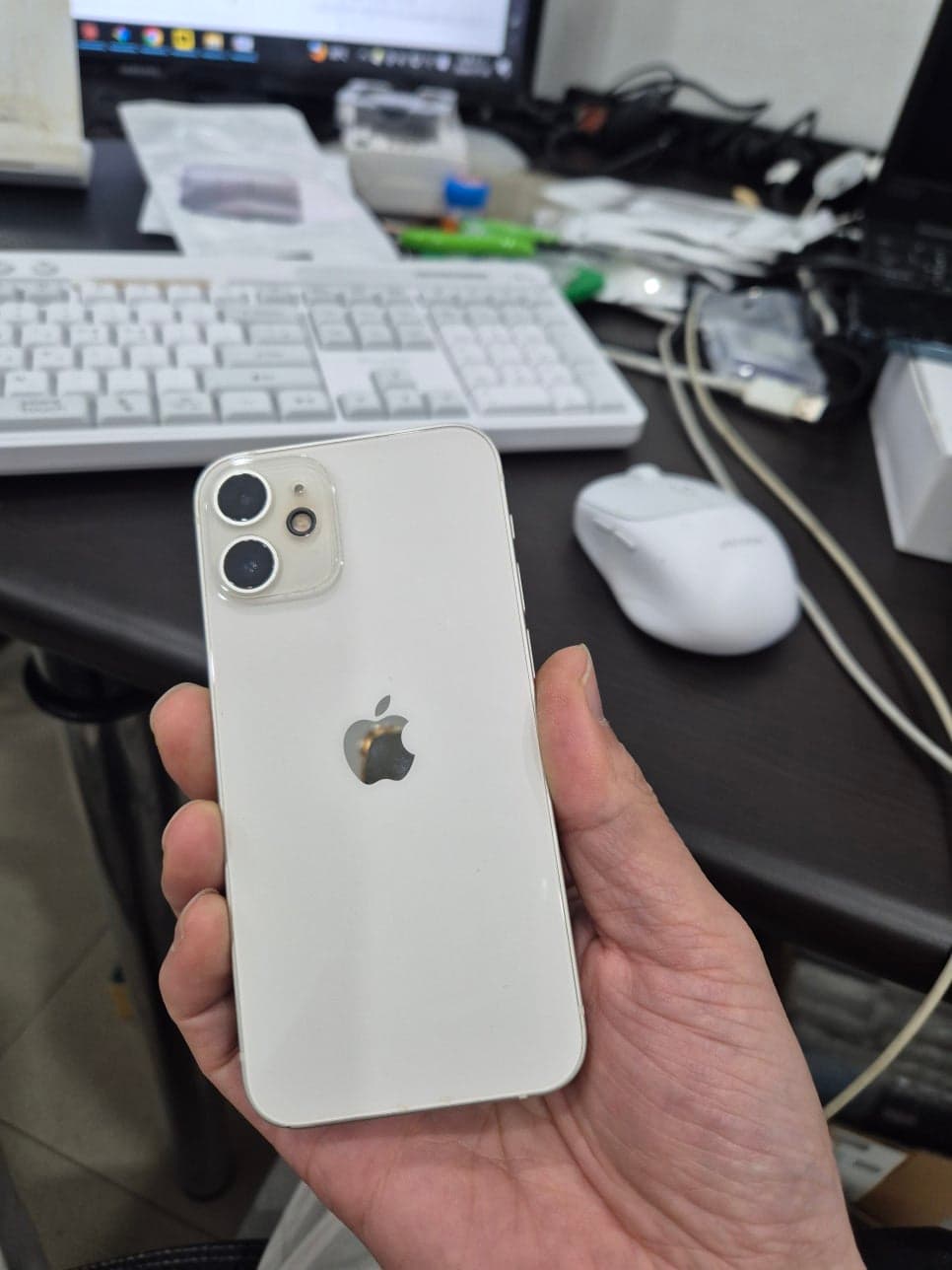 iPhone 12 mini 액정 교체 수리 사진
